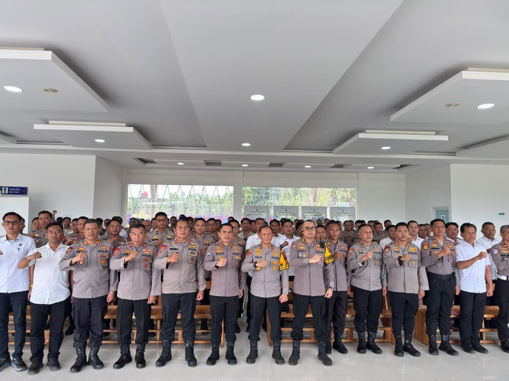 KUNJUNGAN KAPOLDA LAMPUNG: BERIKAN ARAHAN, SEMANGAT DAN PESAN MORIL BAGI JAJARAN POLRES PESISIR BARAT